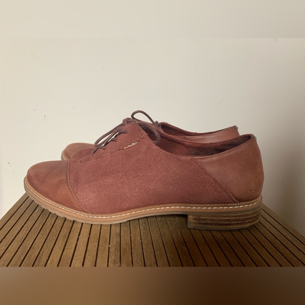 Women’s Tom’s Leather and Suede Brown Oxford size 10